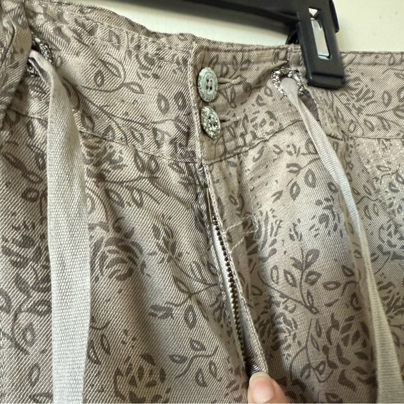 Sundance Baylee Bermuda Shorts Linen Blend Tan Floral Cargo Relaxed Fit Size 4 - Picture 7 of 15